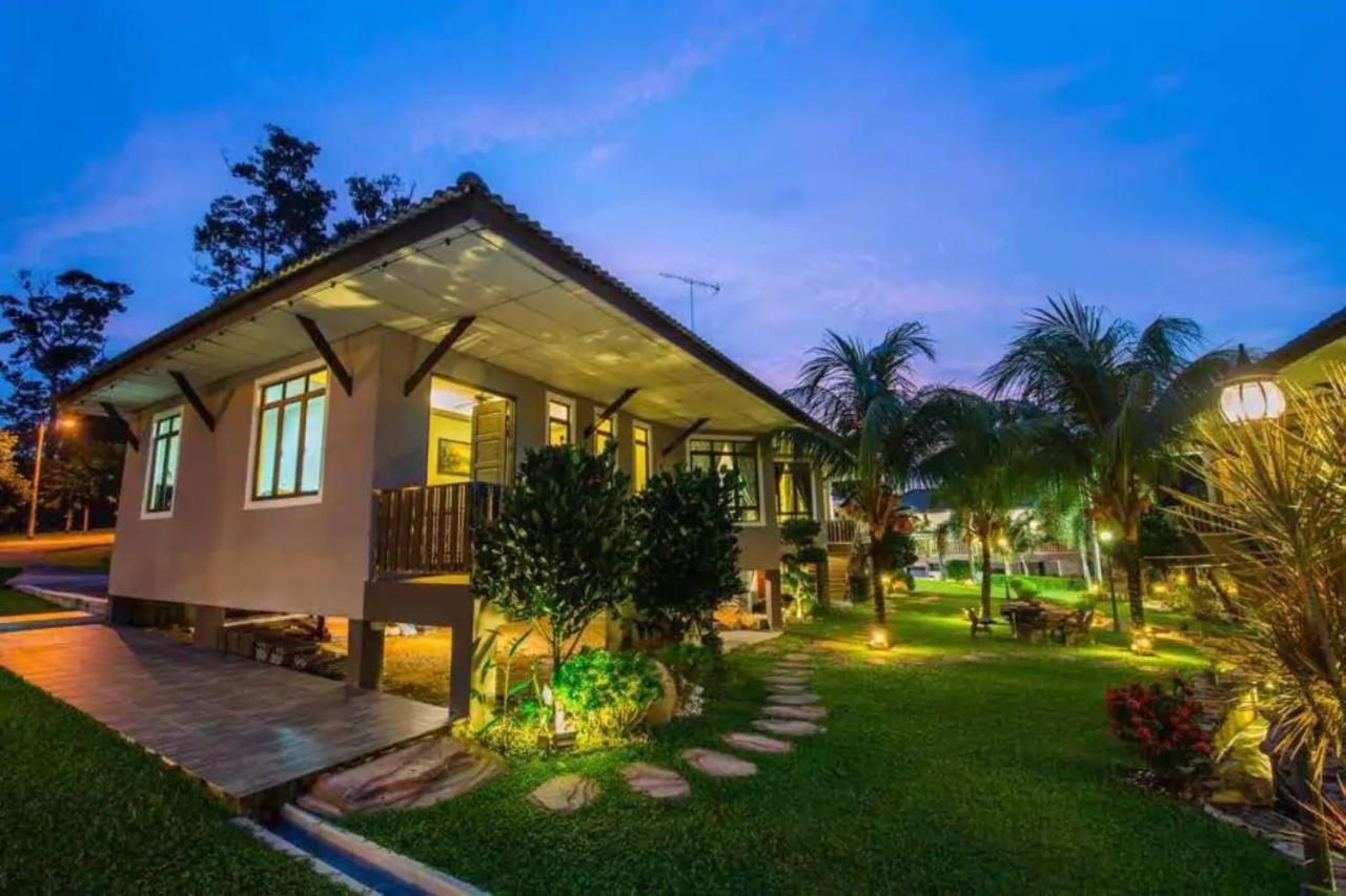 Capital O 90088 Mbp Leisure Resort Batu Pahat Εξωτερικό φωτογραφία